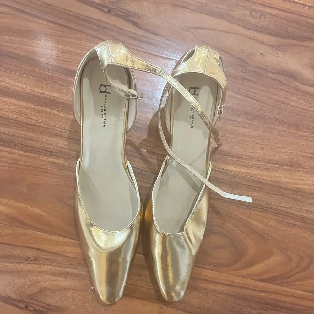 Elegant vintage Gold Women's closed toe Boston design Heels pumps